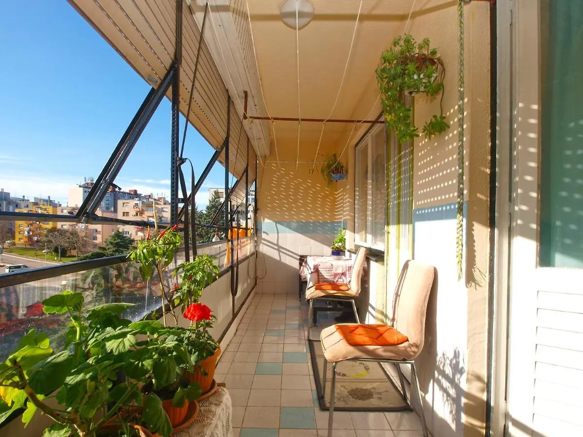 Apartment Momcilo 1995 Pula 0*,  Hırvatistan