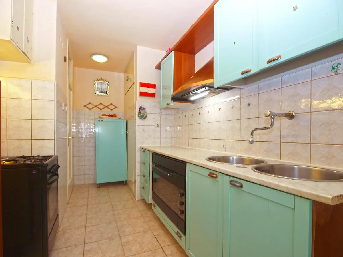 Apartment Momcilo 1995 بولا